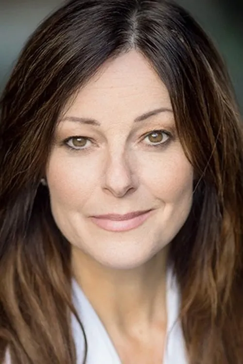 Ruthie Henshall interpretando a Mrs. Wilkinson