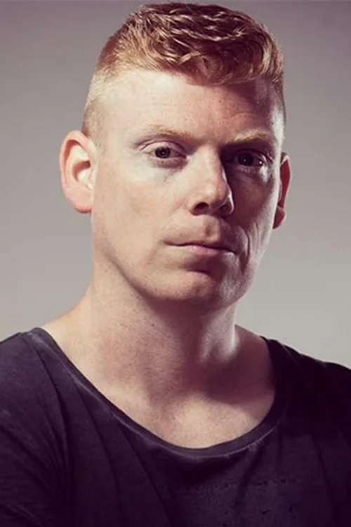 Ruthless interpretando a DJ Ruthless