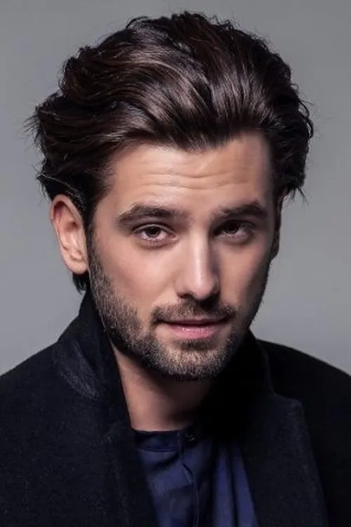 Ruud Feltkamp interpretando a Ricardo