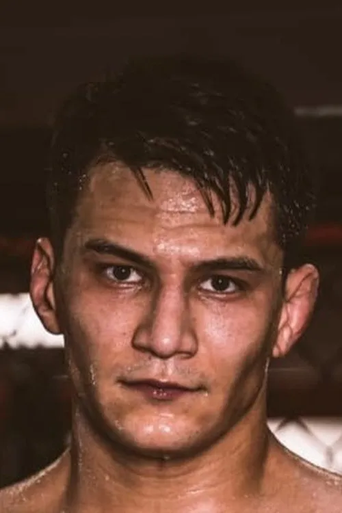 Ryan Cafaro interpretando a Self