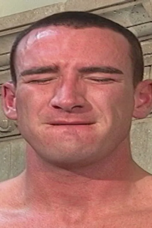 Ryan Jones interpretando a (archive footage)