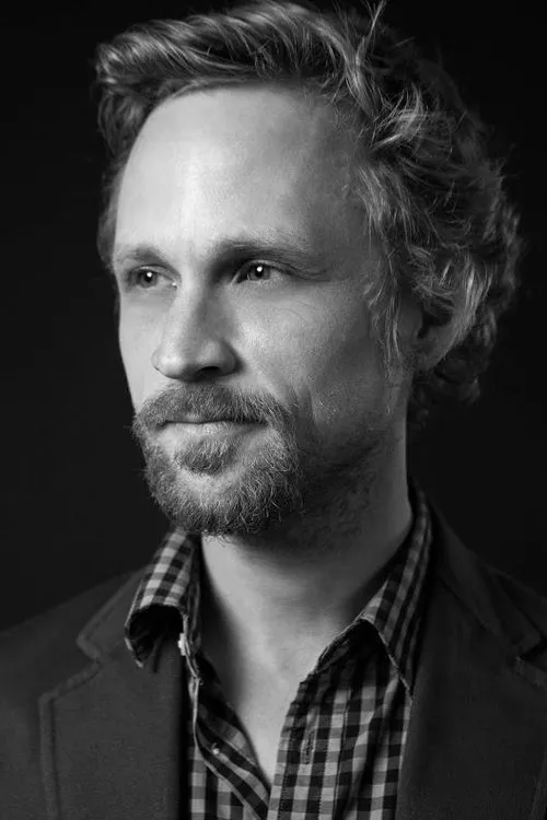 Sam Gilroy ha trabajado con Ryan Jonze en 1 ocasiones