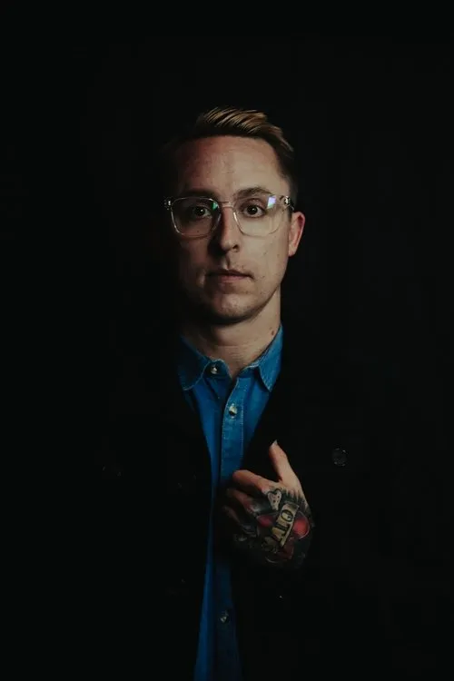 Ryan Key interpretando a Self