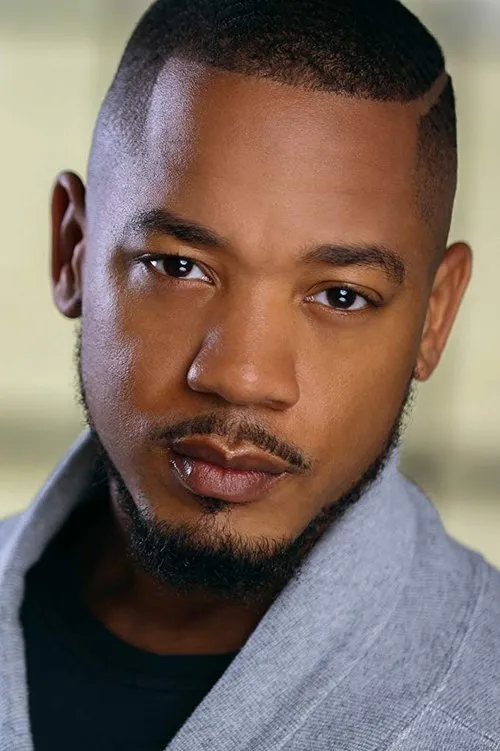 Ryan King Scales interpretando a Ted