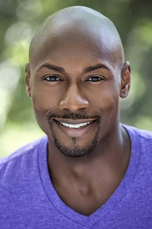 Ryan Love interpretando a 