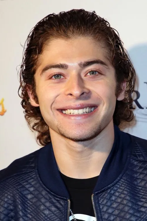 Ryan Ochoa interpretando a Norberto Villarreal