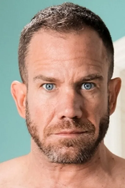 Ryan Wilcox interpretando a President Wilcox