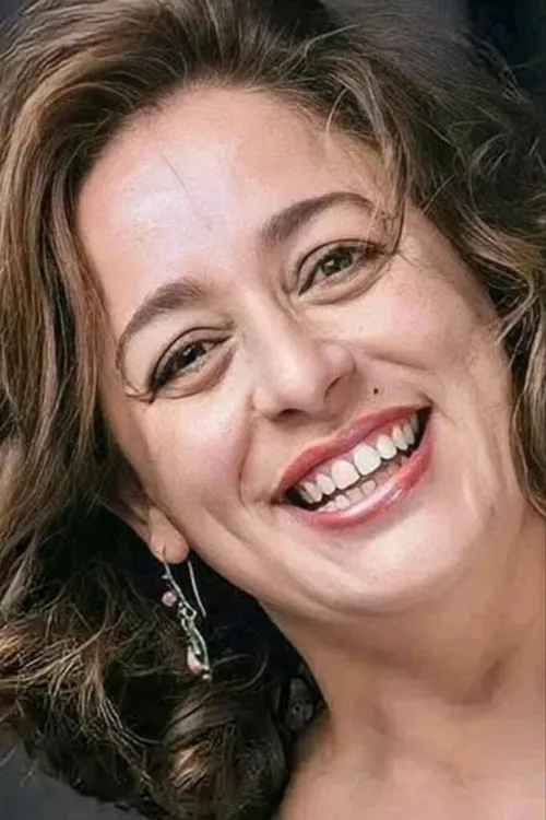 Rym Takoucht interpretando a