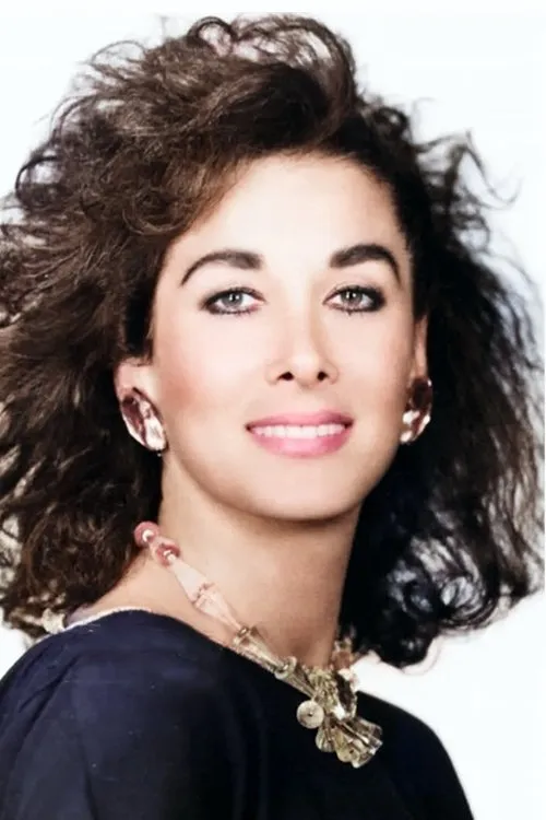 Saadet Sun interpretando a Raziye