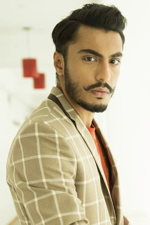 Saaquib Ayubi — personaje: Dan