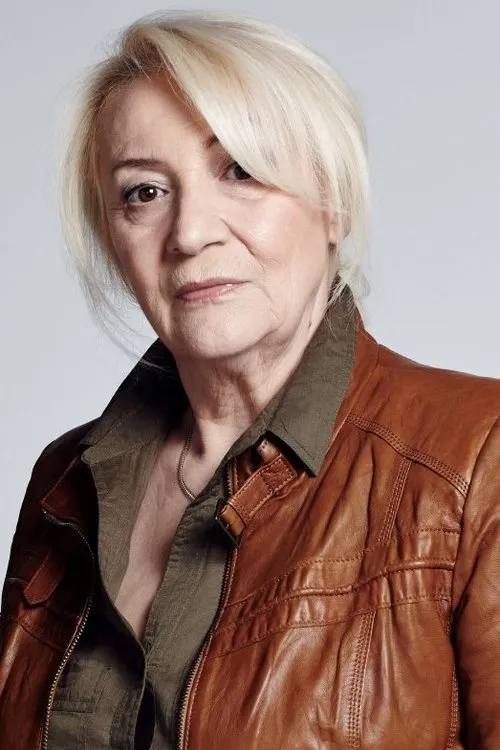 Beren Gökyildiz ha trabajado con Sabina Toziya en 1 ocasiones