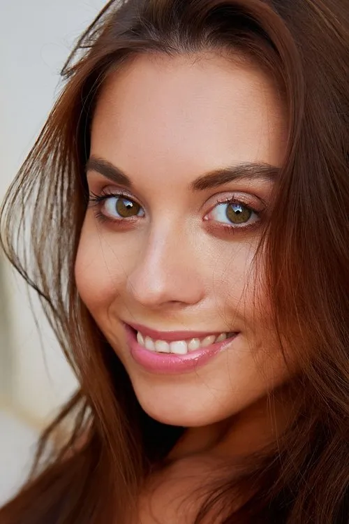 Lucy Li ha trabajado con Sabrisse en 5 ocasiones