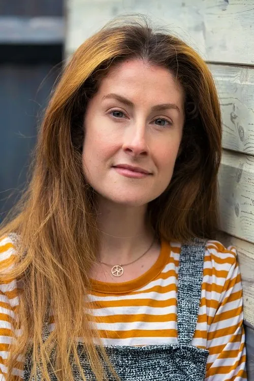 Sadie Miller interpretando a Penny