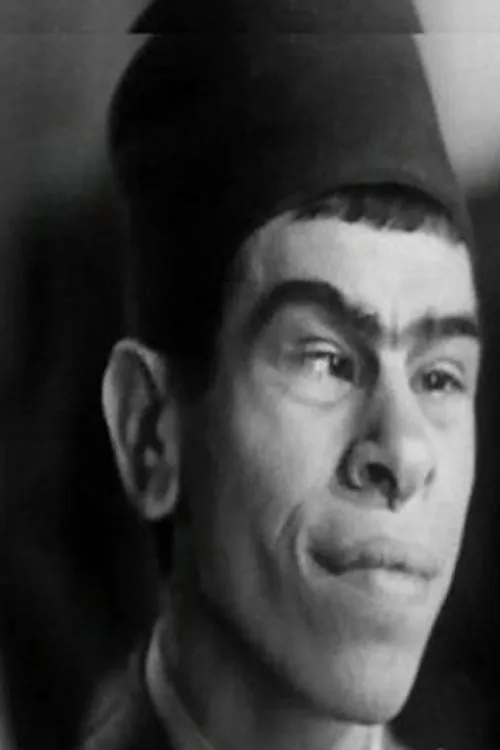 Safa El Gamil interpretando a Hanafi