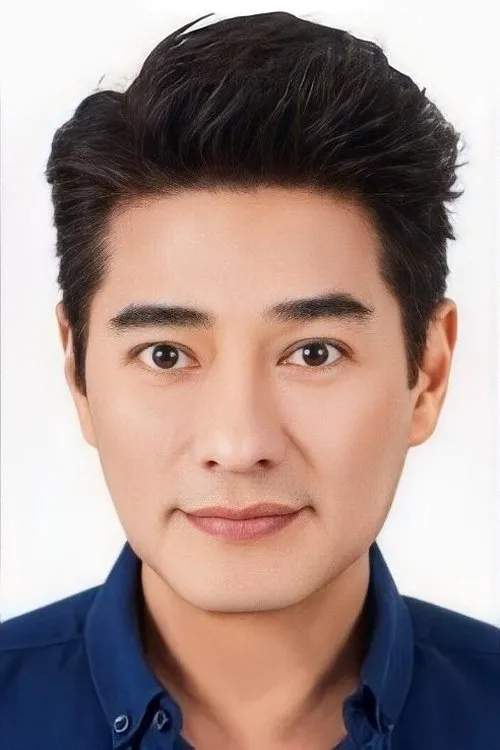 Saharat Sangkapreecha interpretando a Mechanic Customer