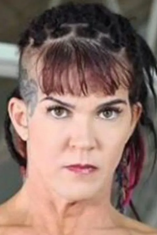 Saharra Huxly interpretando a 