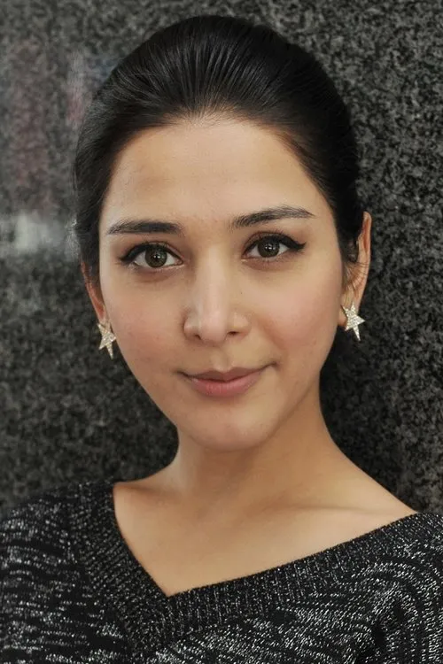 Sahel Rosa interpretando a Sally