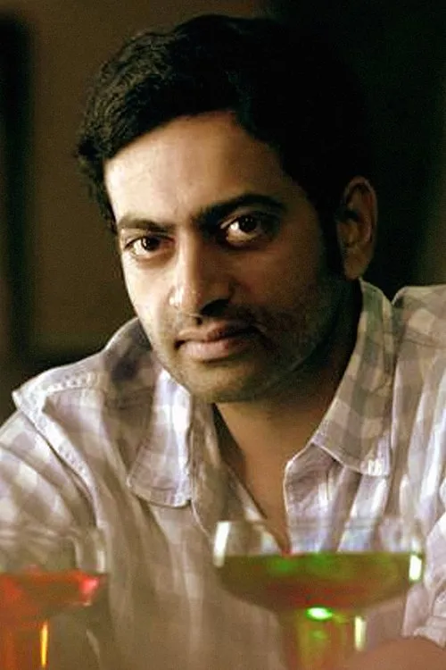 Saiju Kurup interpretando a K.P.Kunjikannan