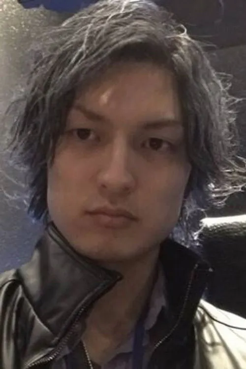 Saji Hanzo interpretando a