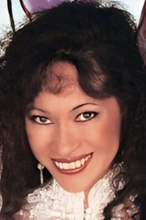 Saki St. Jermaine interpretando a Bee Buttman