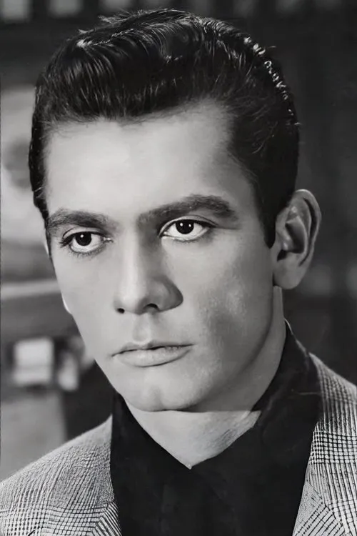 Saleh Selim interpretando a Hussein Amer