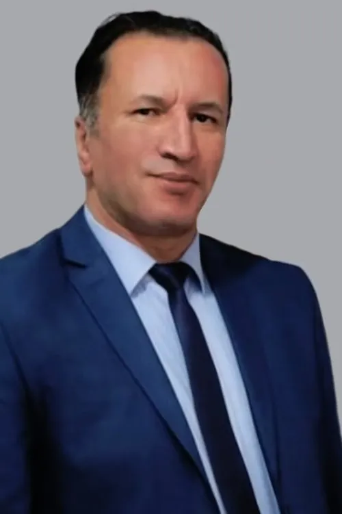 Salem Ait Ali Belkacem interpretando a Arezki El Bachir