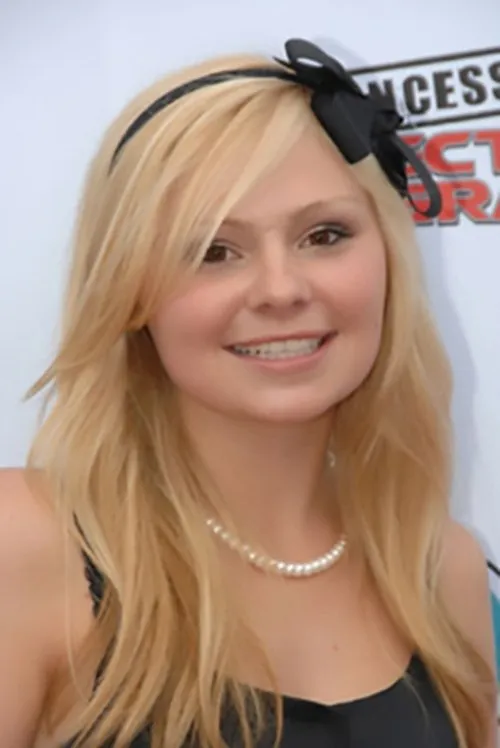 Sally Taylor-Isherwood interpretando a Yonie