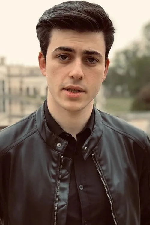 Salvatore Mannino interpretando a Giulio