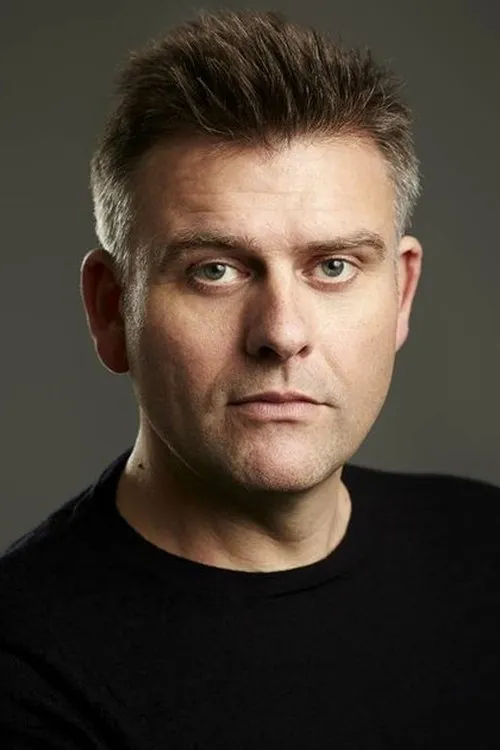 Sam Callis — personaje: Adam Benjamin