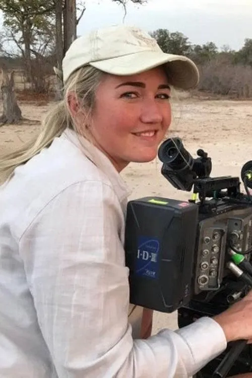 Sam Davies — personaje: Self (host)