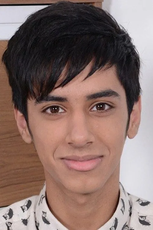 Sam Kirby interpretando a