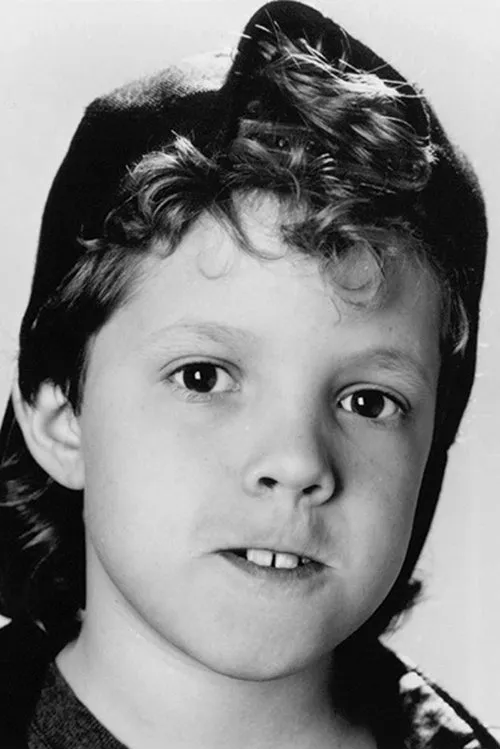 Sam Saletta interpretando a Ryan