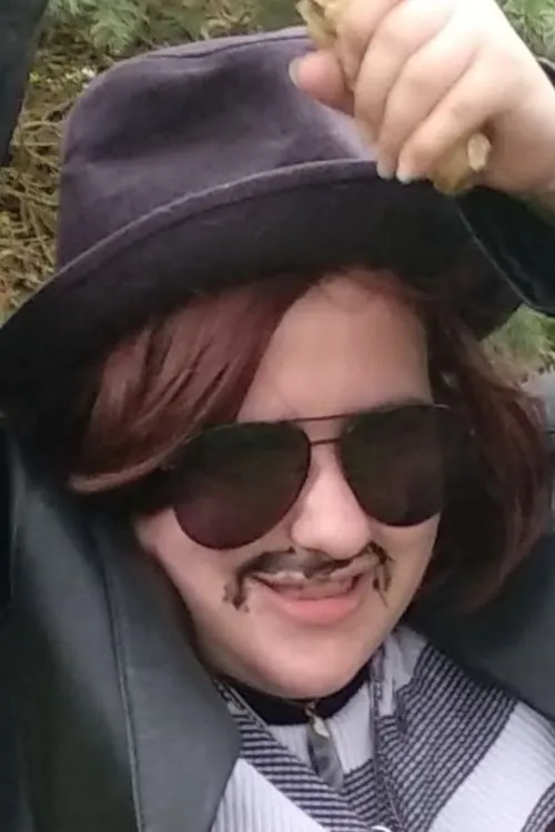 Charlotte Jordan ha trabajado con Sam Shearan en 1 ocasiones