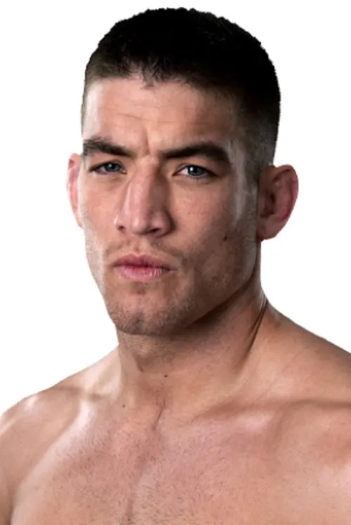 Sam Stout interpretando a Self