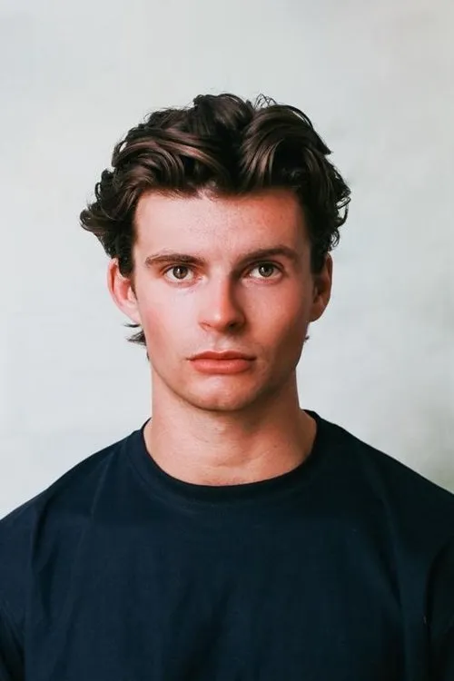 Adam C. Hughes ha trabajado con Sam Vivian en 3 ocasiones