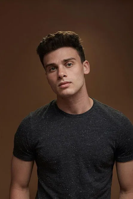 Sam Wexler interpretando a