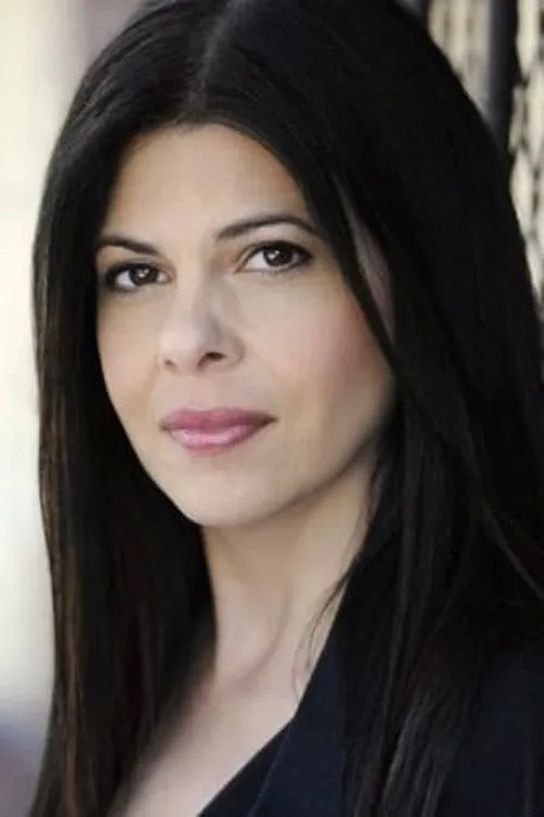 Samantha Carpel interpretando a Janine