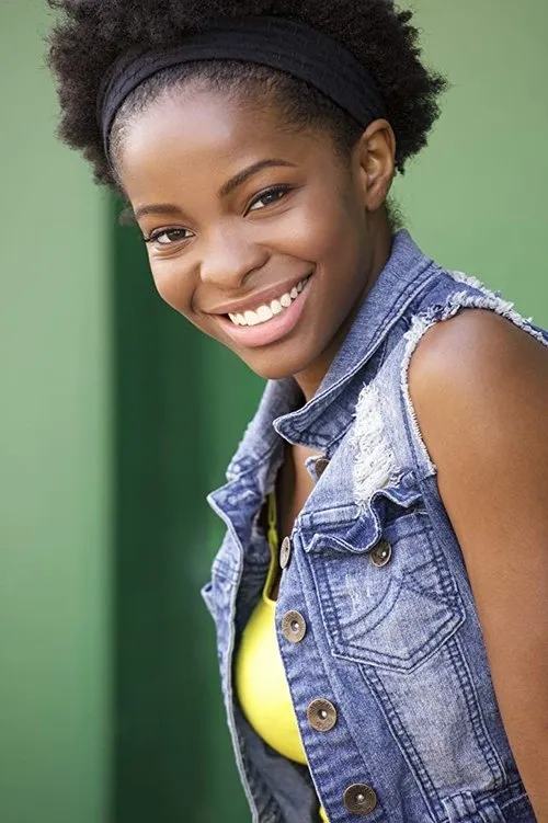 Samantha Cole interpretando a Zig