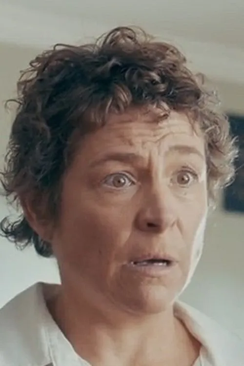 Samantha Follows interpretando a Sister Anthony