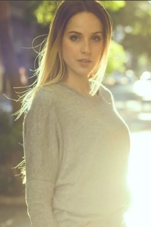 Samantha Mendez interpretando a 