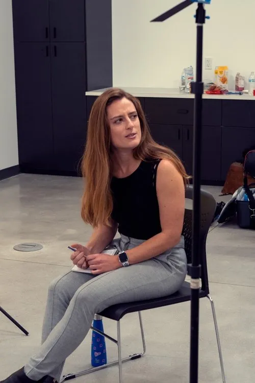 Samantha Montero interpretando a Monica Taylor