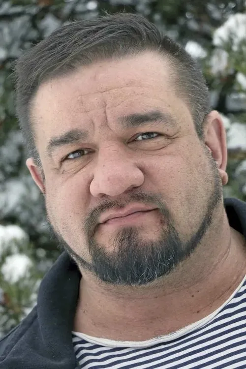 Sami Huhtala interpretando a Tactical team commander