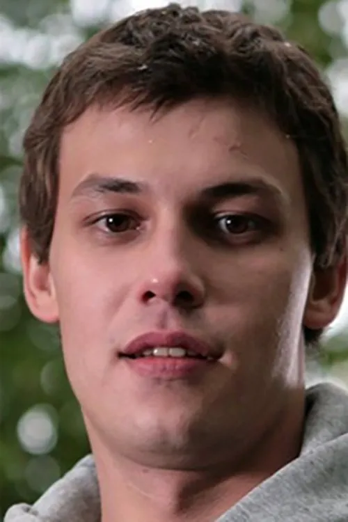 Шамиль Хаматов interpretando a Sasha Malyavkin