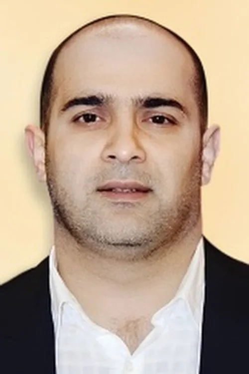 Samir Gulamov interpretando a Rauf