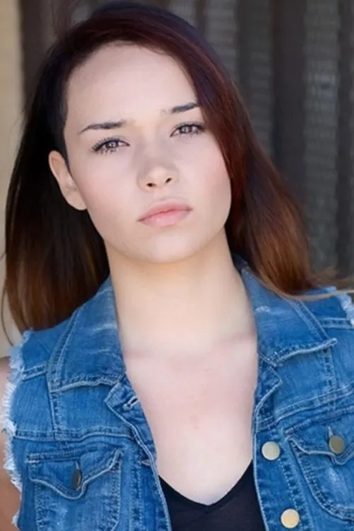 Samm Wiechec interpretando a Claire