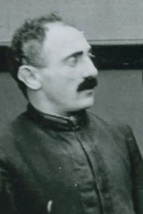 Sammy Brooks interpretando a Little Wrestling Match Referee (uncredited)