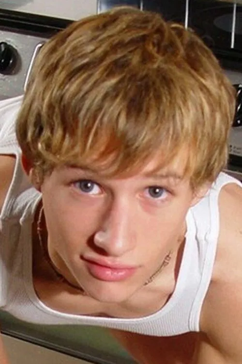 Chris Rhodes ha trabajado con Sammy Case en 1 ocasiones