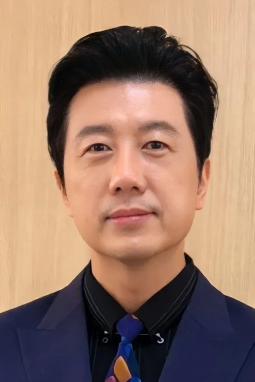 Sampan Wu — personaje: Du Canwen