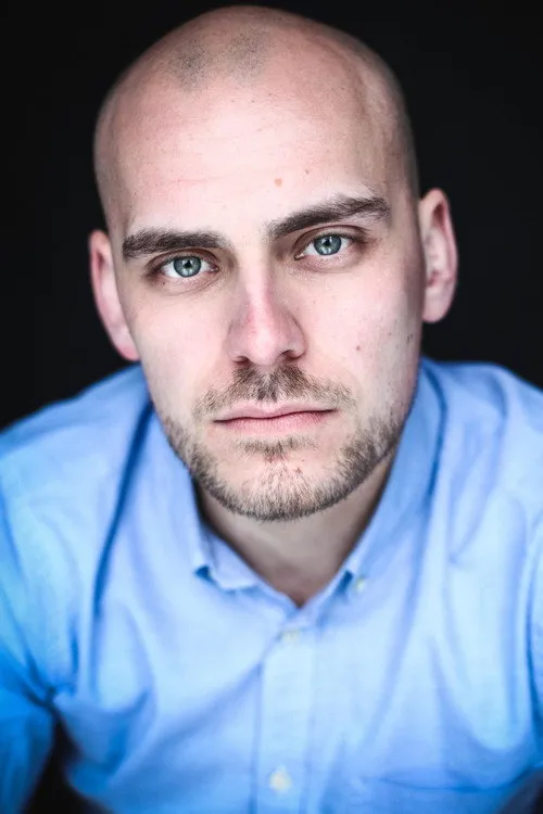 Samuel Edward-Cook — personaje: Isaac Hartley