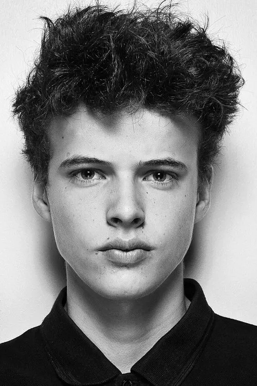 Samuel Fasse interpretando a Bastien